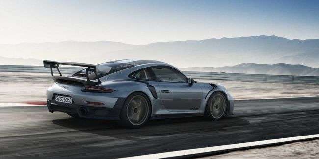 Porsche показала самий потужний і швидкий 700-сильний суперкар Porsche 911 GT2 RS