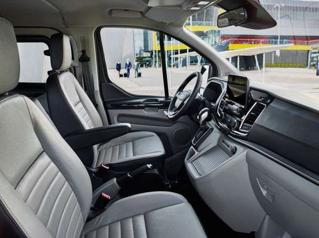 Компанія Ford презентувала нову версію мінівена Tourneo Custom