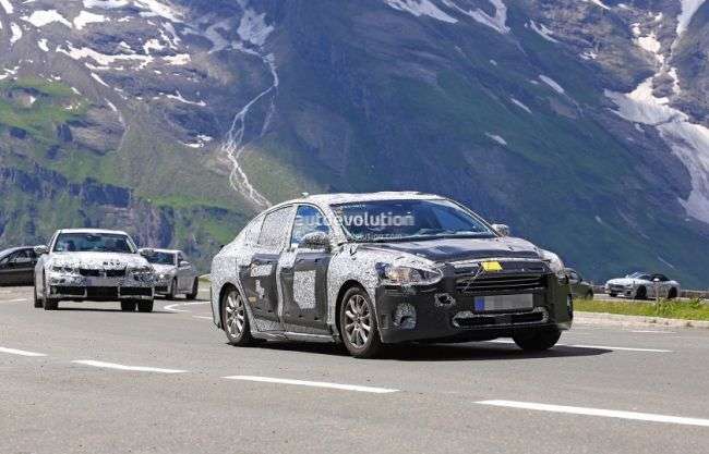Нове покоління седана Ford Focus помітили в Альпах