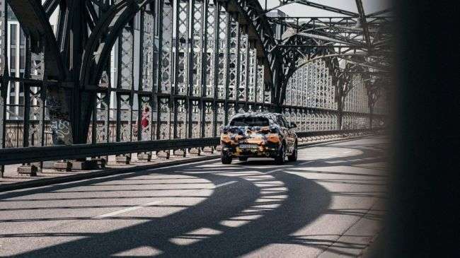 Опубліковані перші офіційні фото нового компакт-кросу BMW X2