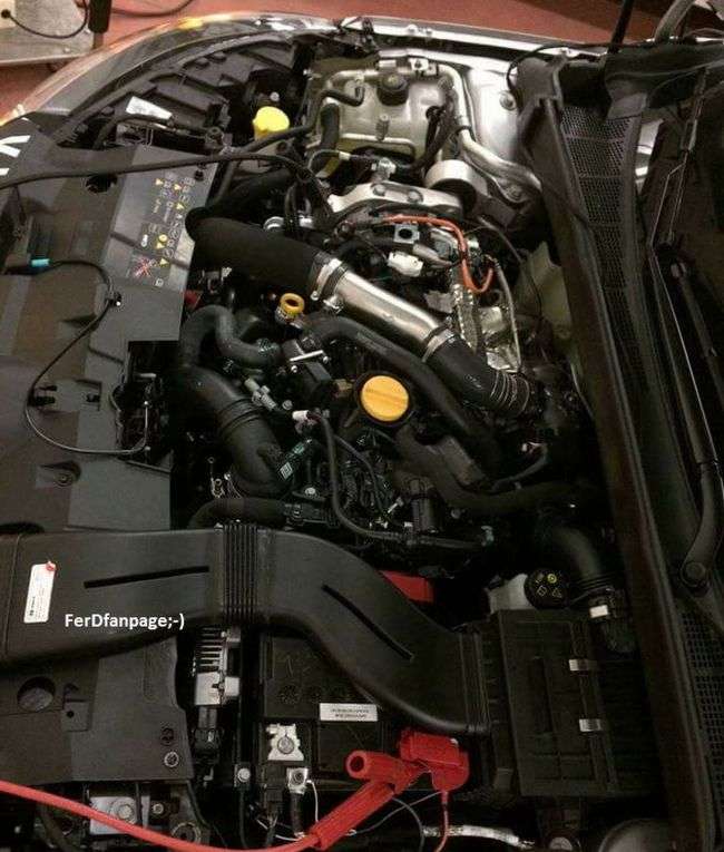 Фотошпигунам вдалося заглянути під капот нового Renault Megane RS