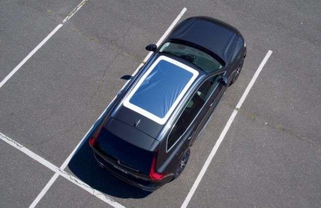 Volvo адаптувала кросовер XC60 до сонячного затемнення