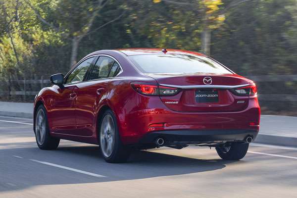 В кінці жовтня до дилерів надійде рестайлінгова Mazda 6