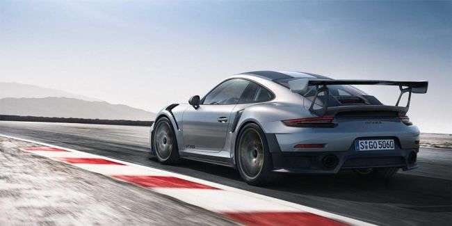 Porsche показала самий потужний і швидкий 700-сильний суперкар Porsche 911 GT2 RS