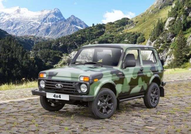 «АвтоВАЗ» представив на фото найдорожчу камуфляжну Lada 4×4