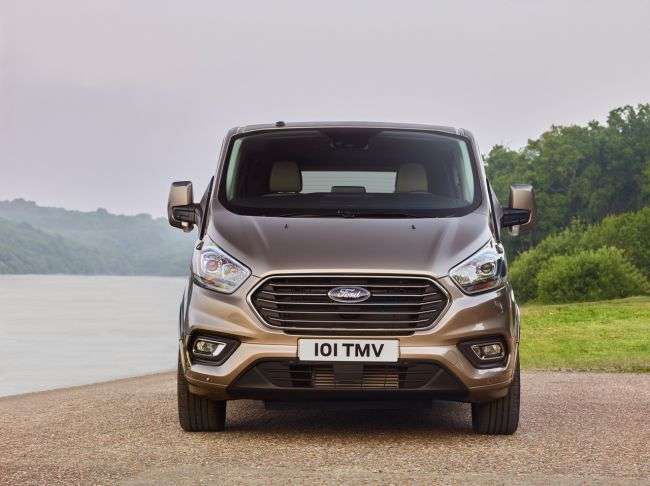 Компанія Ford презентувала нову версію мінівена Tourneo Custom