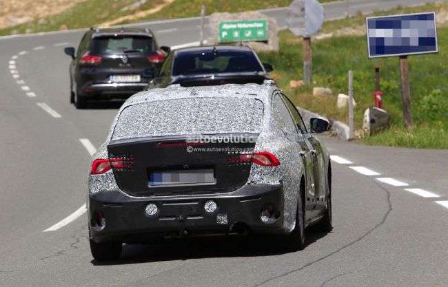 Нове покоління седана Ford Focus помітили в Альпах