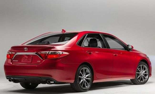 Toyota Camry став найпопулярнішим бізнес-седаном на ринку РФ