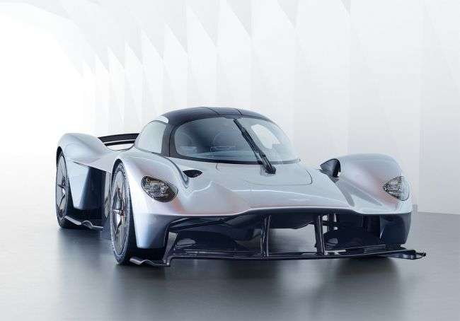Aston Martin спільно з Red Bull презентували передсерійний варіант свого гіперкара Valkyrie