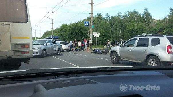 Байкер влаштував ДТП на Космічному проспекті в Омську