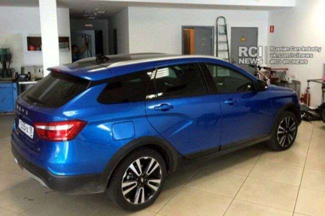 У Мережі зявилися фото Lada Vesta SW Cross у версії Exclusive