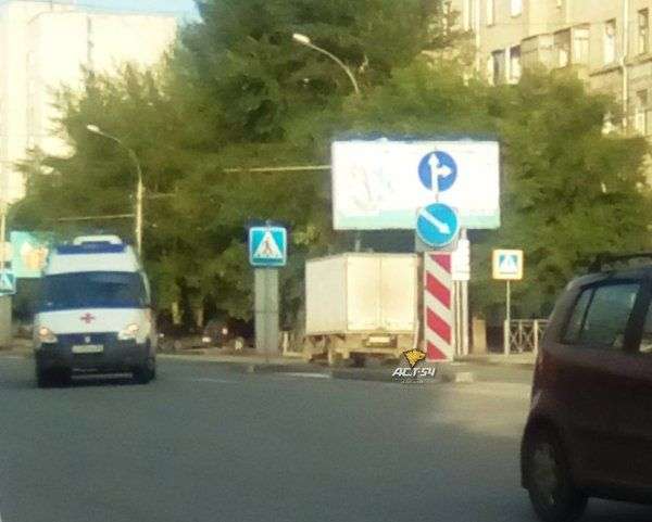 Водій «швидкої» збив жінку на «зебрі» в Новосибірську