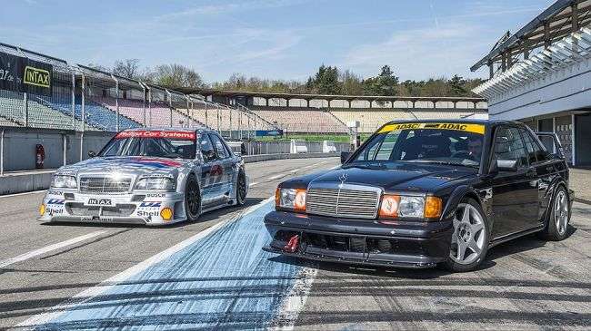 Компанія Mercedes-Benz представила копію гоночного седан 190E 2.5-16 Evo II