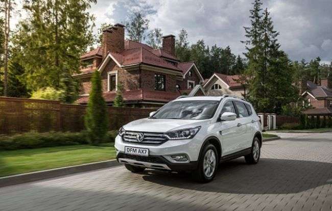 У DFM назвали ціни і комплектації нового кросовера DFM AX7