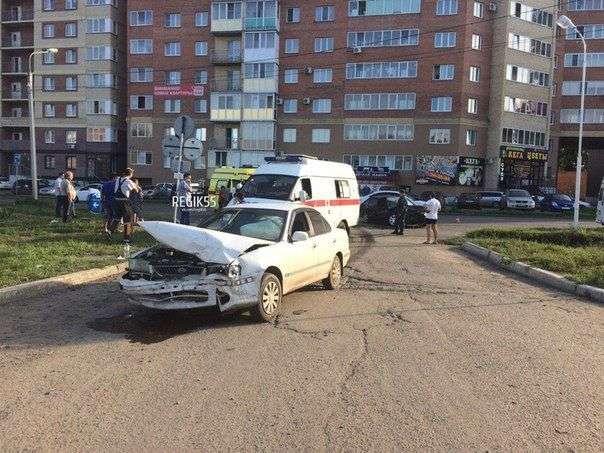 У результаті зіткнення двох легковиків в Омську постраждали 7 людей