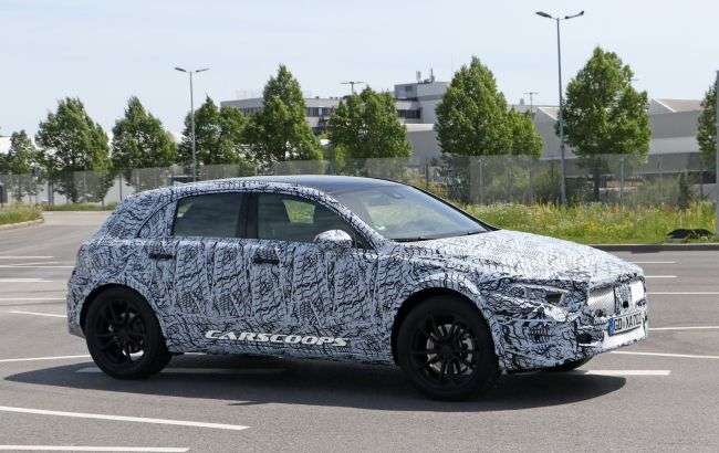 Новий Mercedes-Benz GLA «засвітився» на шпигунських фото