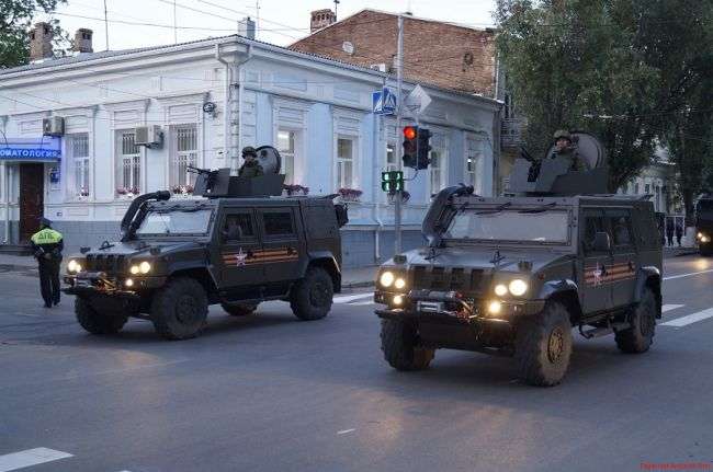 Воронежців здивувалися військовим броневикам на вулиці Ворошилова