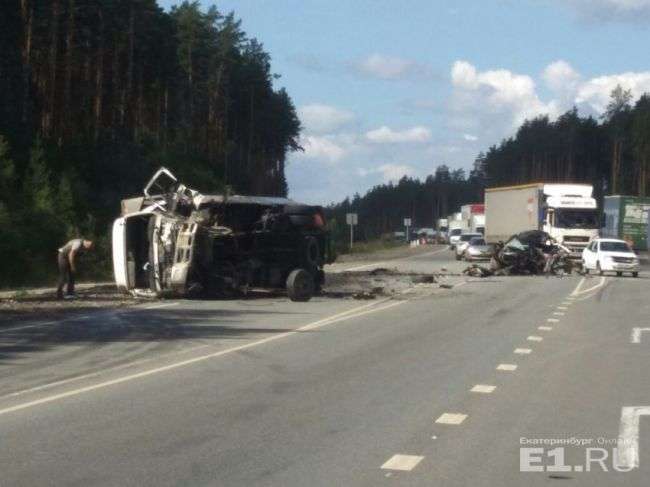 У страшній аварії на ЕКАД в Єкатеринбурзі загинув водій Kia Sorento