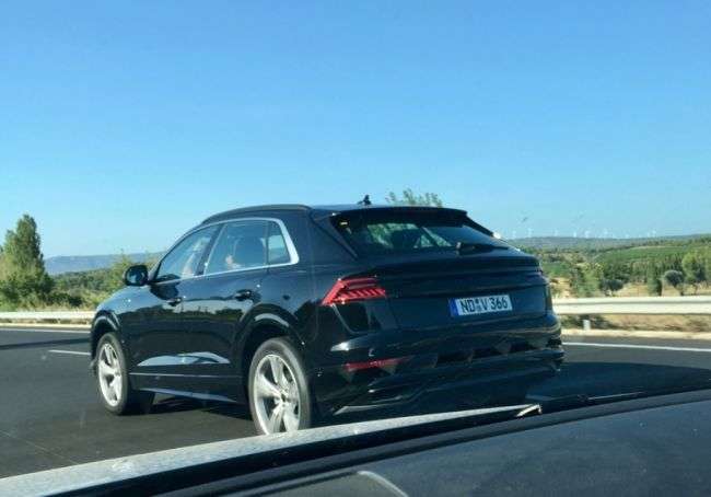 Новий кросовер Audi Q8 помітили без камуфляжу