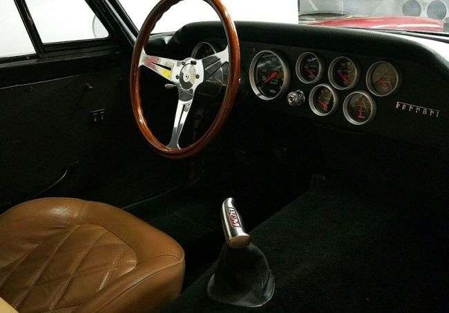 Класичний спорткар Ferrari з двигуном Chevrolet оцінили в 120 тисяч доларів