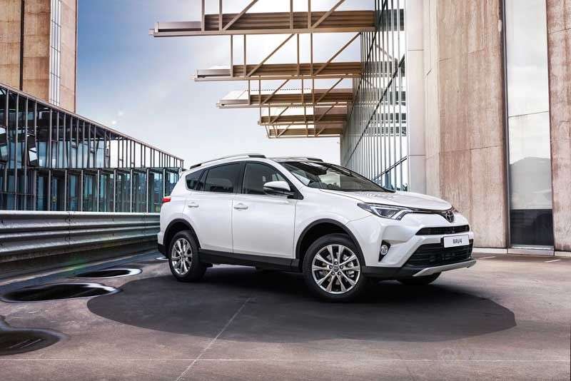 У Росії моделі Toyota Camry і RAV4 стали доступнішими