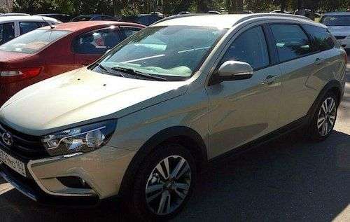 Опубліковані фотографії Lada Vesta SW Cross в кольорі «Карфаген»
