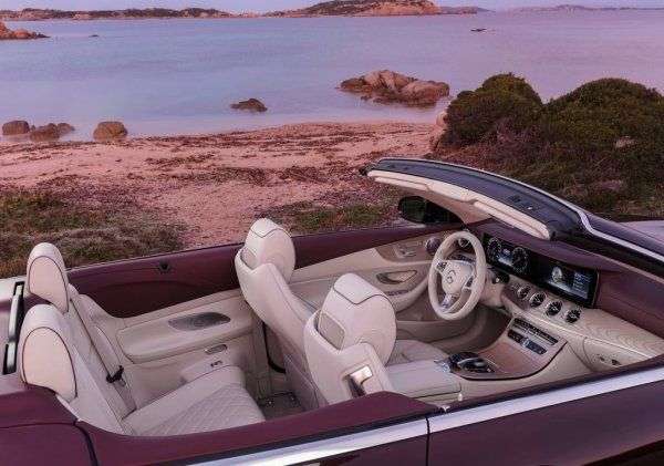 Mercedes-Benz назвав дату старту продажів кабріолета E-Class у Росії