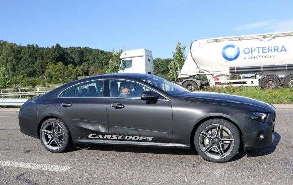 У Мережу потрапили шпигунські знімки Mercedes-Benz CLS без камуфляжу