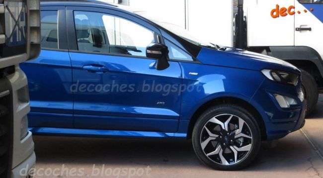 Новий Ford EcoSport у версії ST-Line помічений без камуфляжу