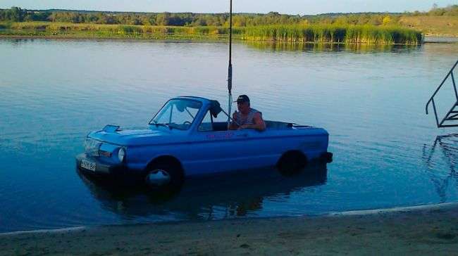 Українець перетворив ЗАЗ-968М в автомобіль-амфібію