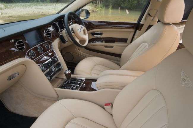 Bentley Mulsanne королеви Єлизавети II виставлений на аукціон в Лондоні