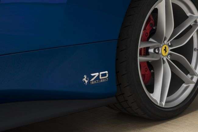 Представлений Ferrari 488 Spider присвятили автомобілю 1954 року