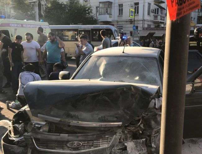 Пятеро людей постраждали в ДТП з двома легковиками в Ростові