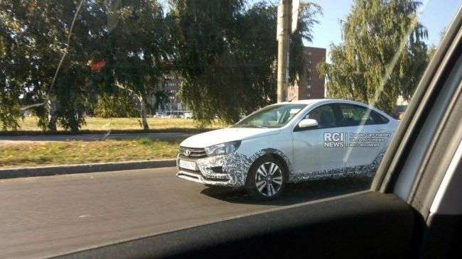 Lada вивела на дороги Тольятті нову Lada Vesta SE Cross