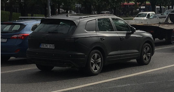 Volkswagen тестує на дорогах Москви новий Volkswagen Touareg