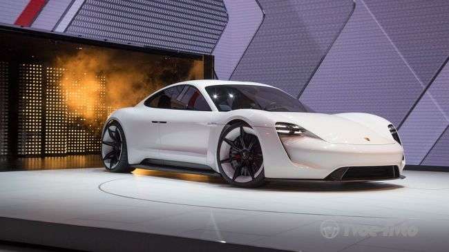 Названа орієнтовна ціна електрокара Porsche Mission E