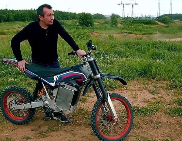 Російський винахідник показав електричний мотоцикл