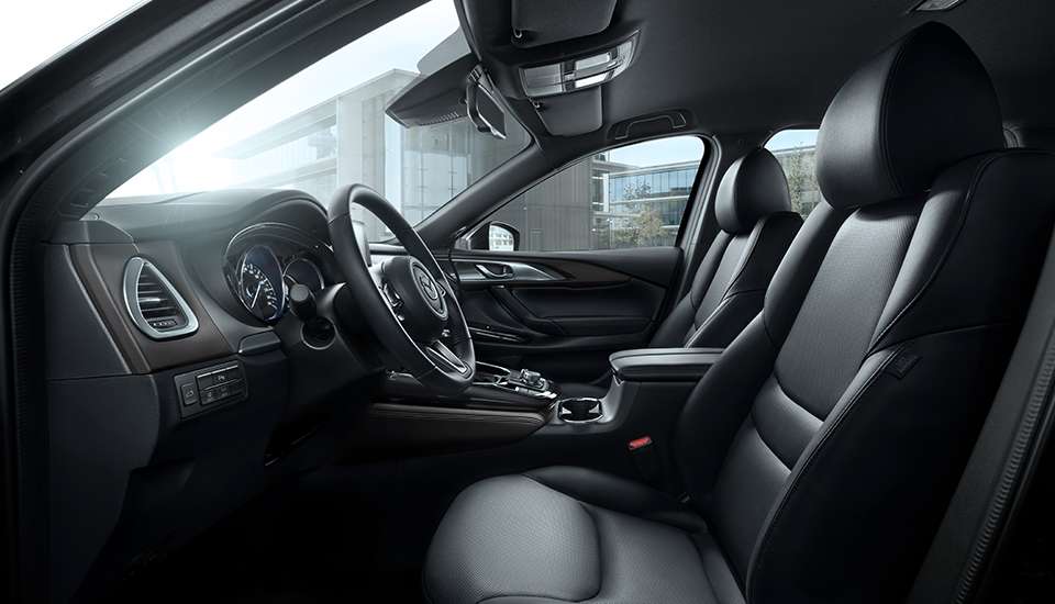 Названа дата поновлення продажів кросовера Mazda CX-9 в Росії