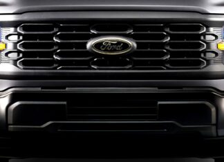 Водії кажуть, що Ford V8 споживає Масло швидше, ніж Бензин