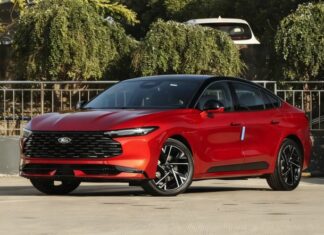 Ford Mondeo continúa en China con importantes mejoras para su lanzamiento en diciembre