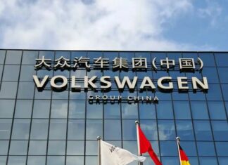 Vendas da Volkswagen caem na China apesar de permanecer líder de mercado