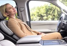 Lincoln Navigator: Відкликання мимовільного від’їзду сидінь назад під час руху на низькій швидкості