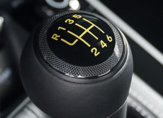 Les transmissions manuelles disparaissent rapidement des nouvelles voitures