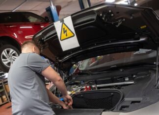 Pojazdy elektryczne: kompletna instrukcja serwisowa