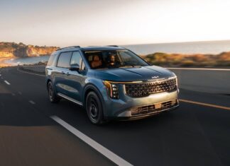 Kia Carnival: Семейный автомобиль, которым притворяются внедорожники