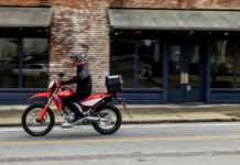 De opkomst van de lichtgewicht ADV: waarom kleine avonturenfietsen de stedelijke straten domineren