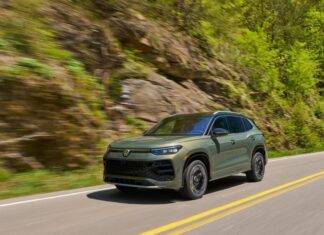 Jangan repot-repot dengan Tiguan yang murah. Dapatkan SEL R-Line Turbo.