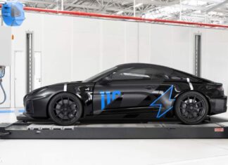 Alpine A110 EV: прототип с мотором посередине на Goodwood