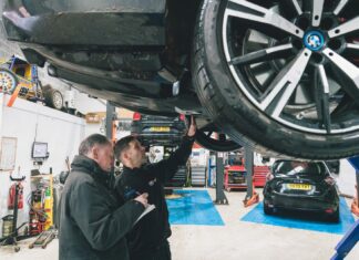 Pourquoi les flottes ignorent les concessionnaires pour des réparations automobiles plus rapides