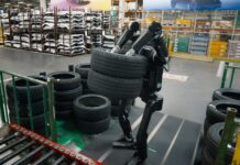 Sidewall-E: робот, Handling важкі покришки, як тюленя